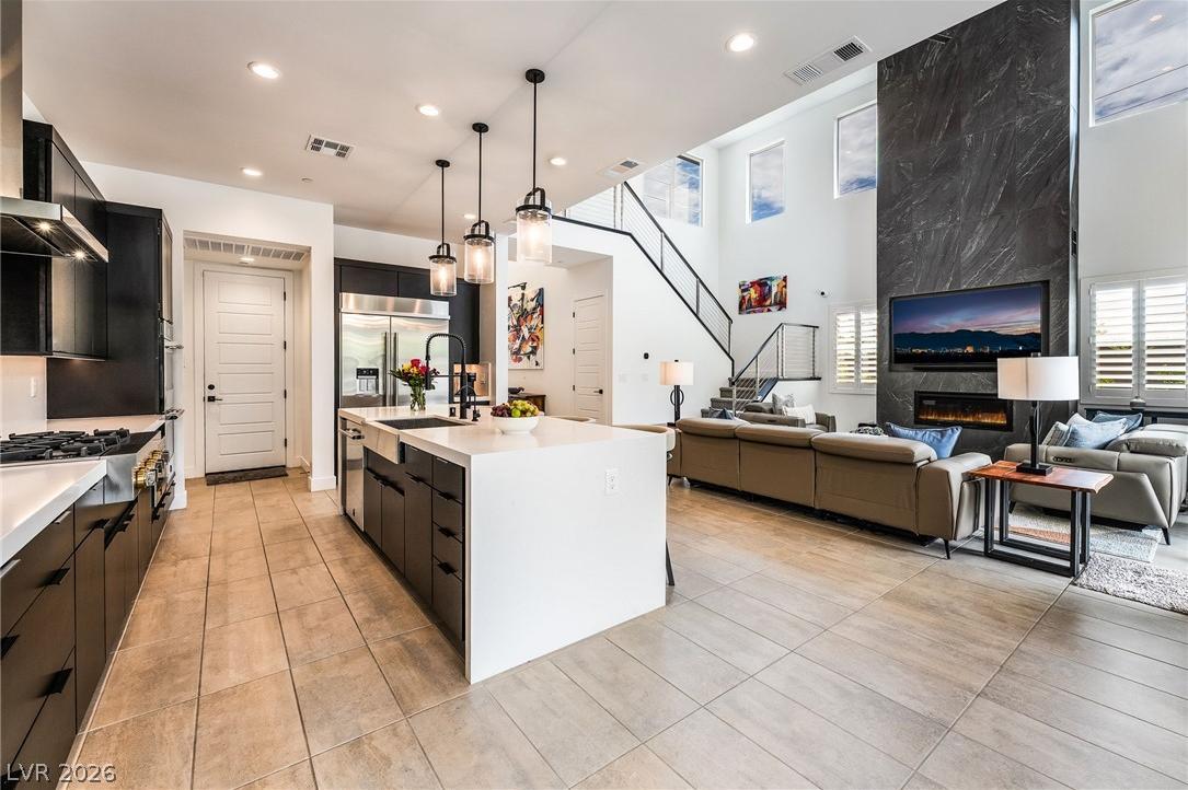Architectural details and premium finishes in the main living room at 127 Malpaso